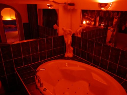 Der zweite Whirlpool im Berliner Swingerclub Zgellos